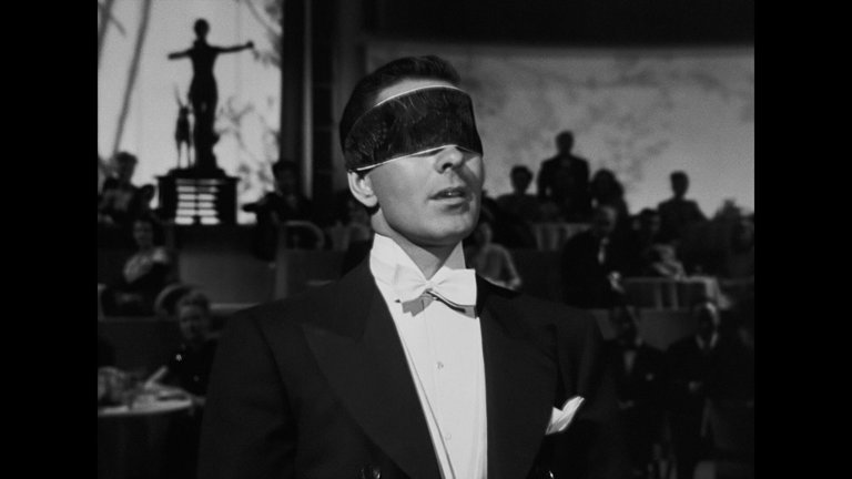 Screen capture from Nightmare Alley