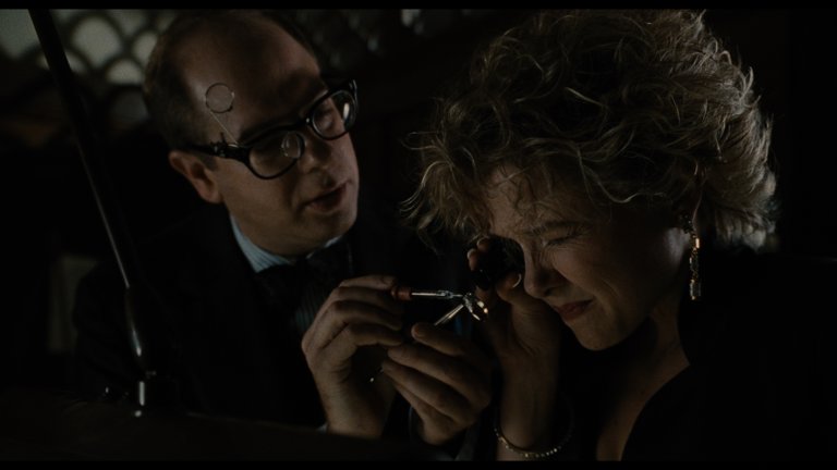Screen capture from The Grifters