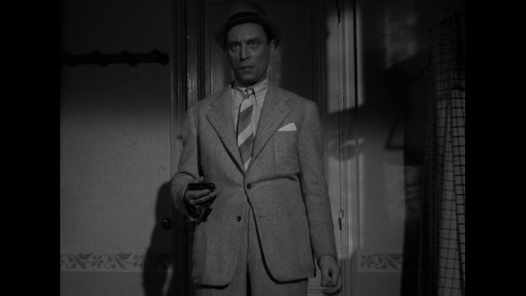 Screen capture from Hôtel du Nord