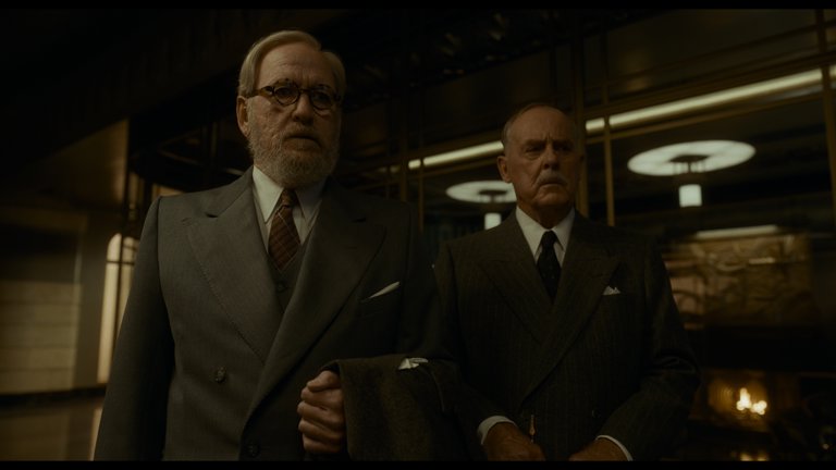 Screen capture from Nightmare Alley