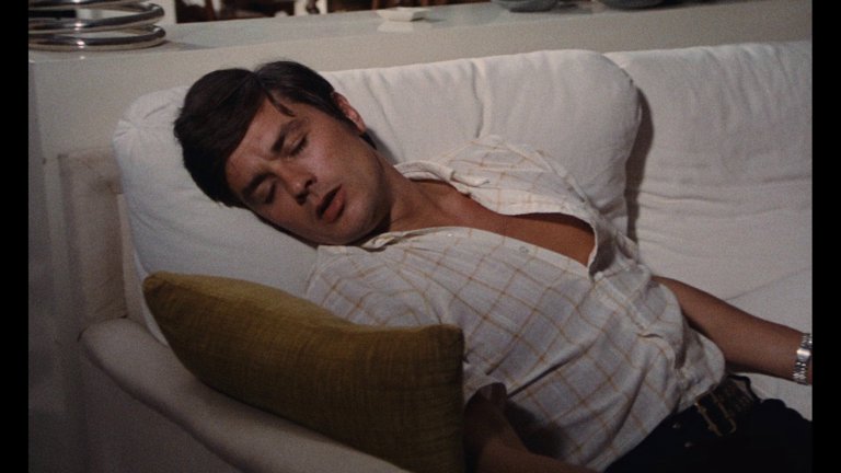 Screen capture from La piscine
