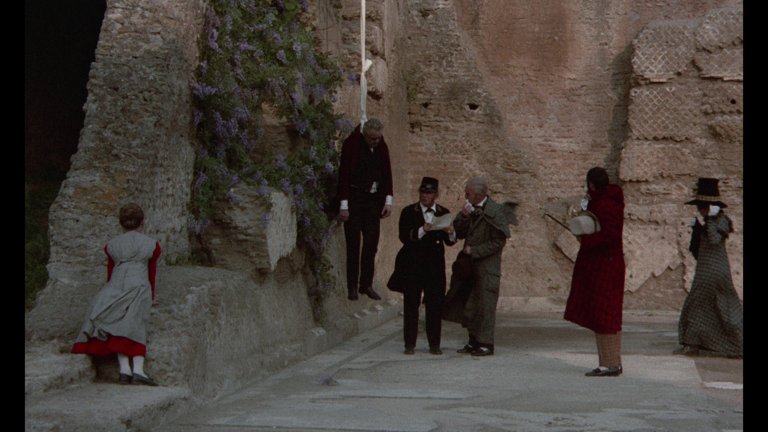Screen capture from Allonsanfan