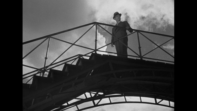 Screen capture from Hôtel du Nord