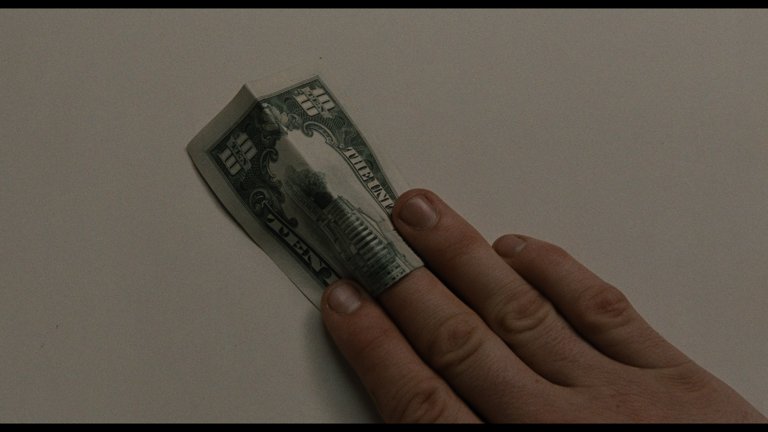 Screen capture from The Grifters