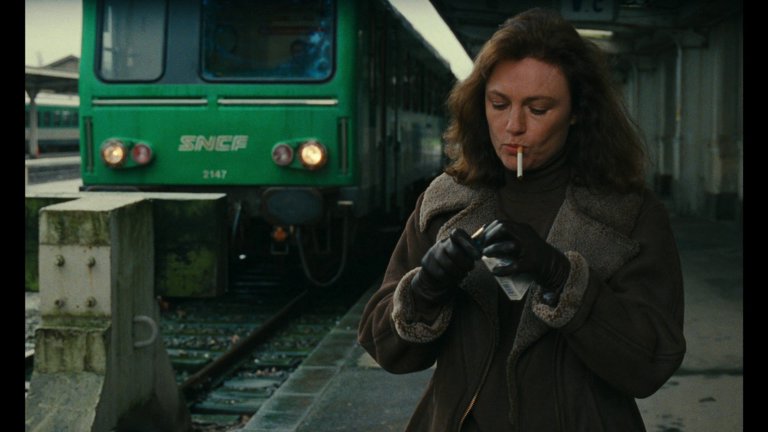 Screen capture from La cérémonie