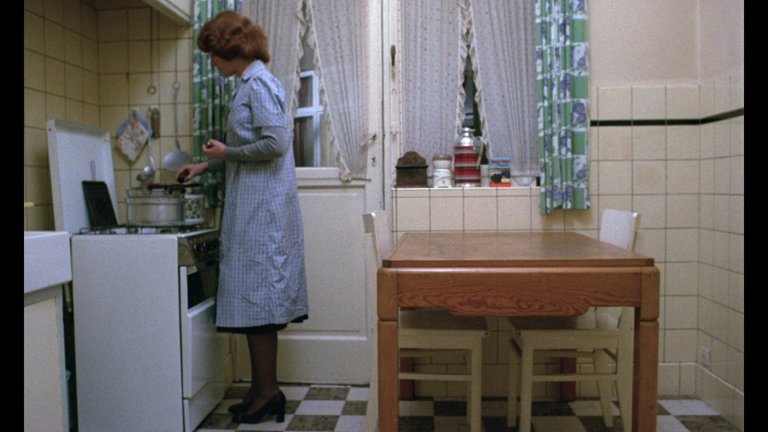 Screen capture from Jeanne Dielman, 23, quai du Commerce, 1080 Bruxelles
