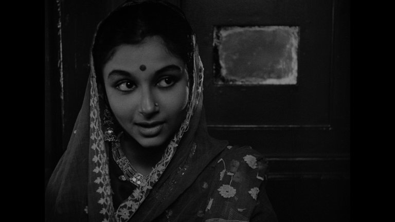 Screen capture from Apur Sansar