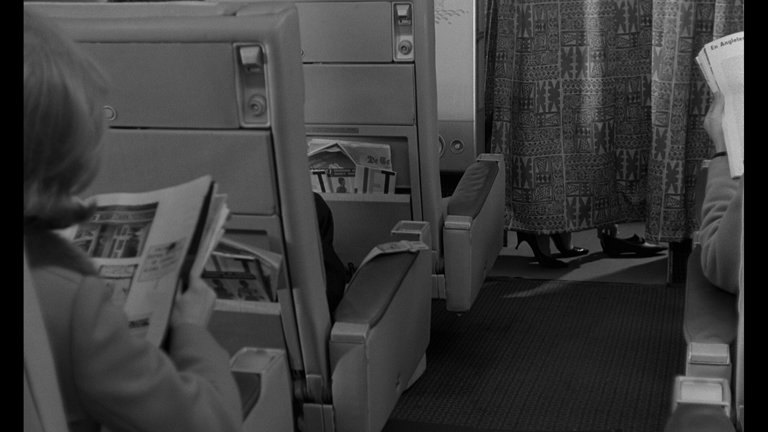 Screen capture from La peau douce