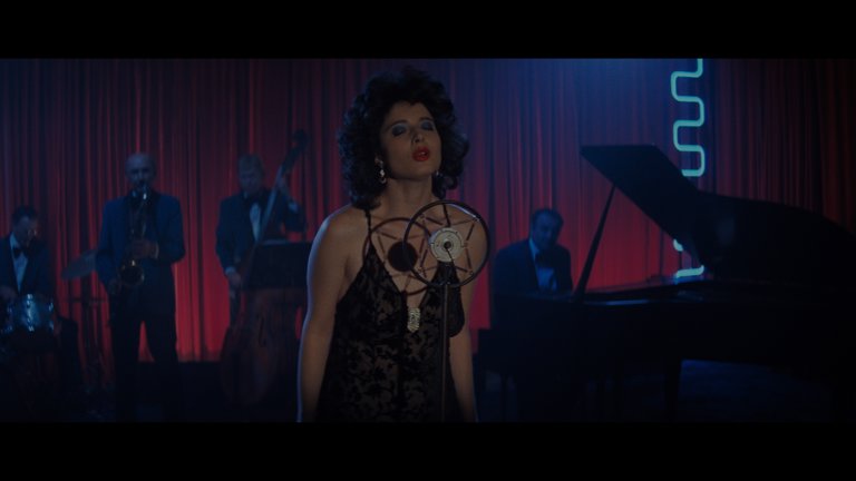 Screen capture from Blue Velvet