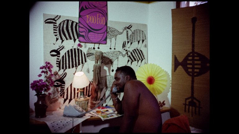 Screen capture from Touki Bouki / Redes