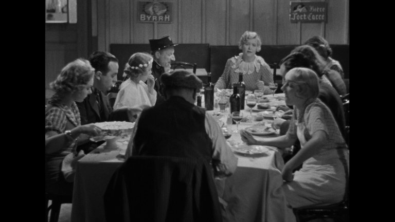 Screen capture from Hôtel du Nord
