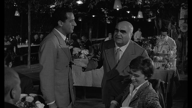 Screen capture from Commedia all'italiana