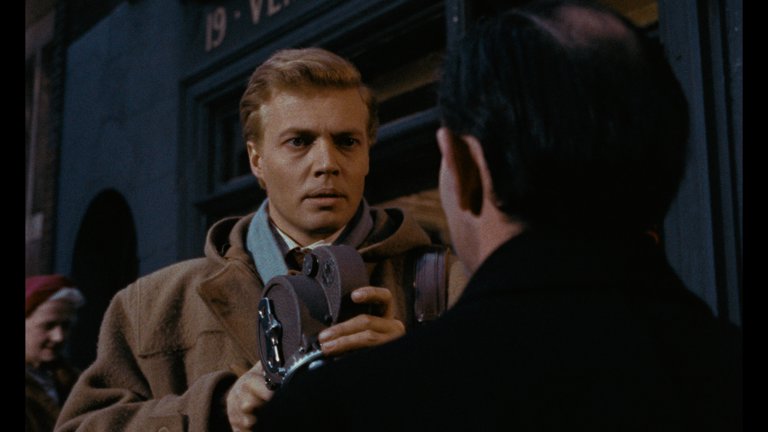 Screen capture from Peeping Tom
