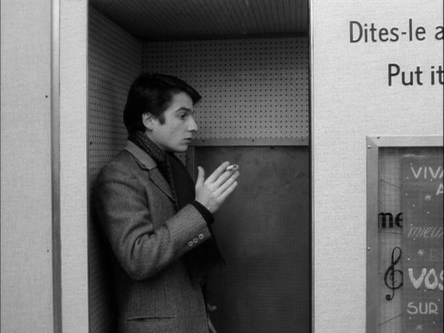 Screen capture from Masculin féminin