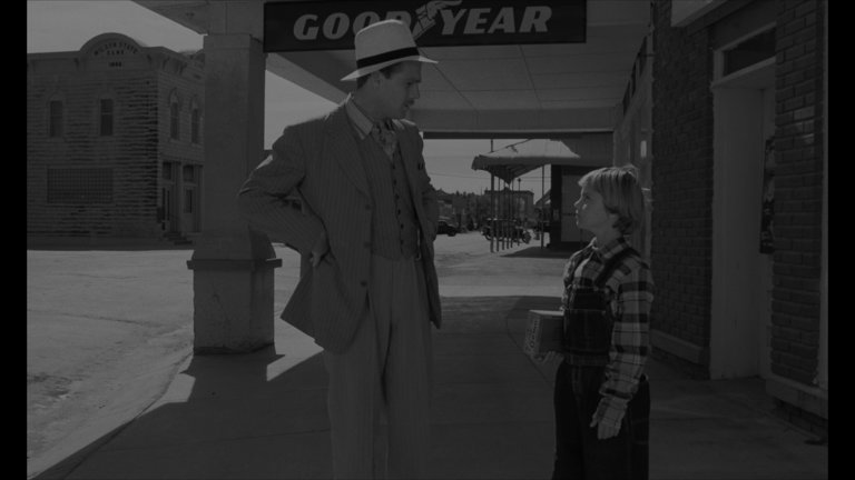 Screen capture from Paper Moon