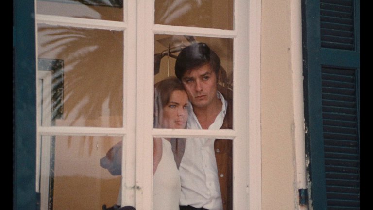Screen capture from La piscine