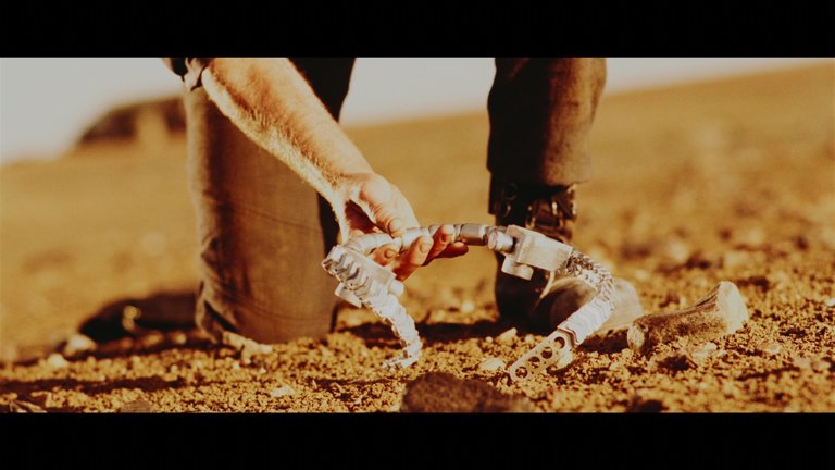 Screen capture from Pitch Black