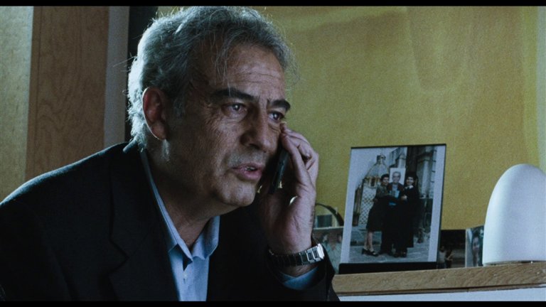 Screen capture from Amores perros