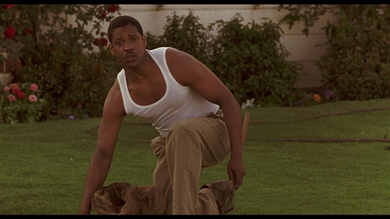 Screen capture from Devil in a Blue Dress