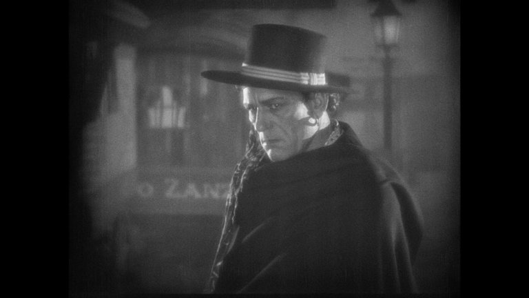 Screen capture from Freaks / The Unknown / The Mystic: Tod Browning’s Sideshow Shockers