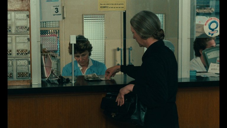 Screen capture from L'argent