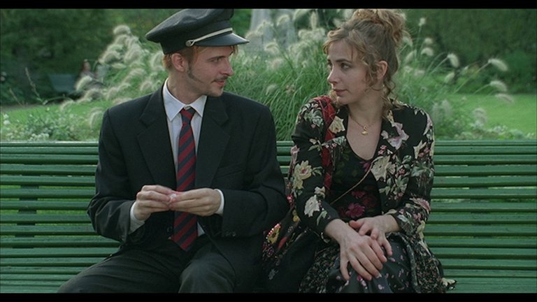 Screen capture from The Complete Films of Agnès Varda