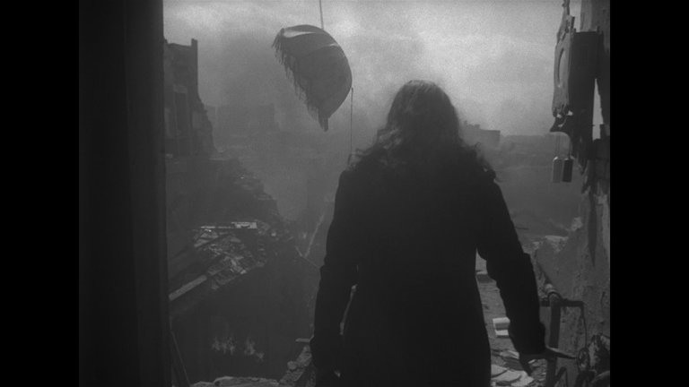 Screen capture from The Cranes are Flying