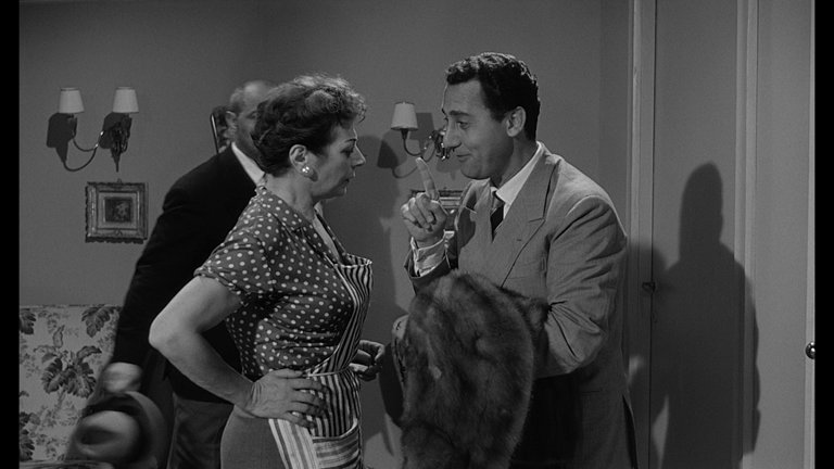 Screen capture from Commedia all'italiana