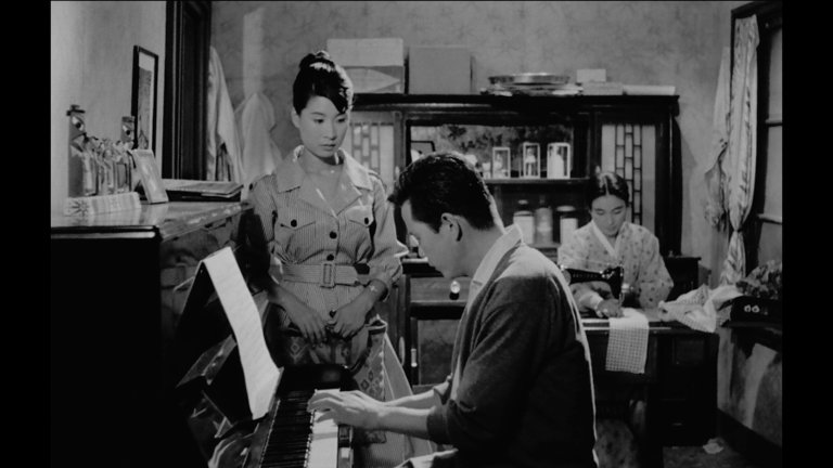 Screen capture from Trances / The Housemaid