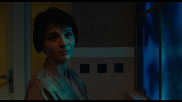 Screen capture from Three Colors: Blue