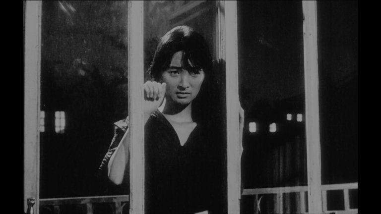 Screen capture from Trances / The Housemaid