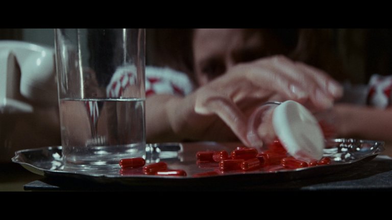 Screen capture from Valley of the Dolls