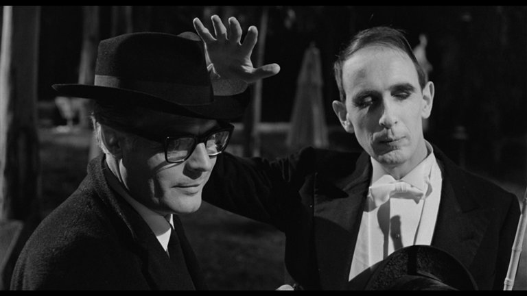 Screen capture from Essential Fellini
