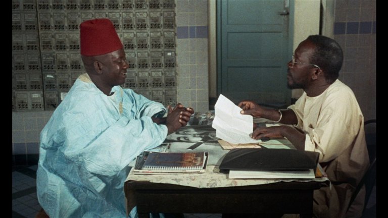 Screen capture from Mandabi