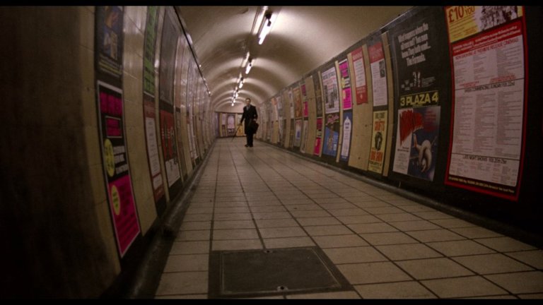 Screen capture from An American Werewolf in London