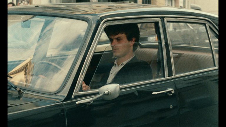 Screen capture from L’argent