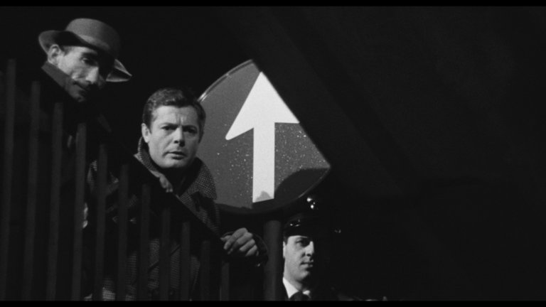 Screen capture from L'Assassino