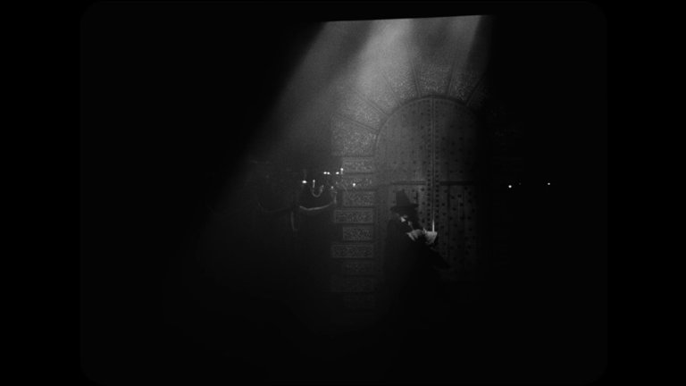 Screen capture from La Belle et la bête