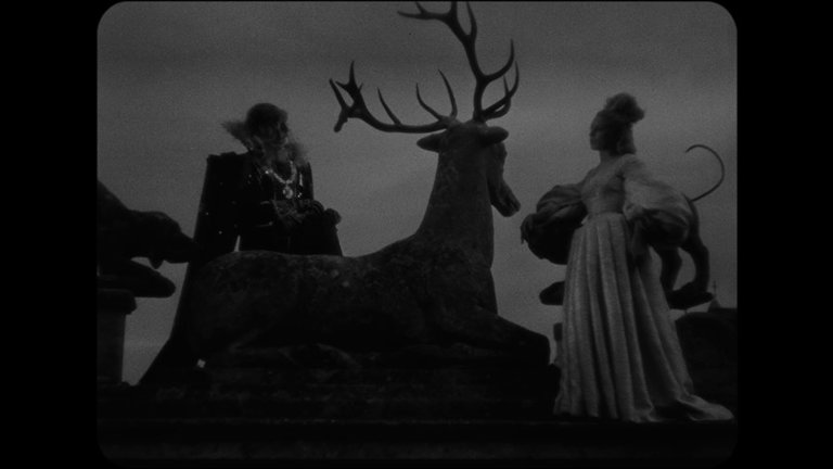 Screen capture from La Belle et la bête