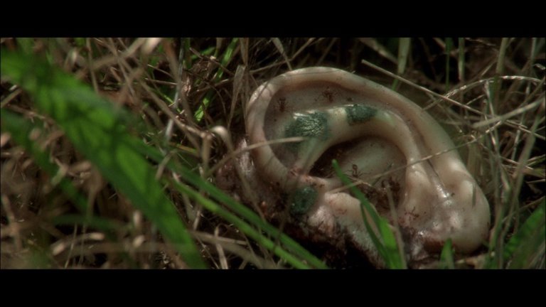 Screen capture from Blue Velvet