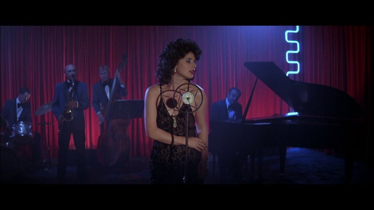 Screen capture from Blue Velvet