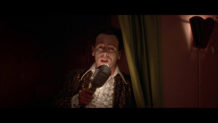 Screen capture from Blue Velvet