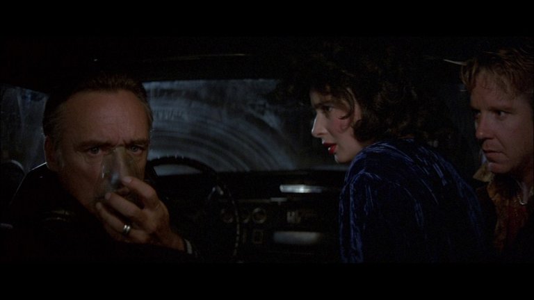 Screen capture from Blue Velvet