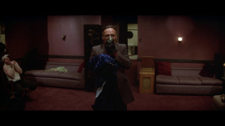 Screen capture from Blue Velvet
