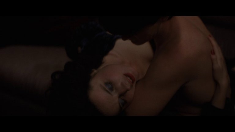 Screen capture from Blue Velvet