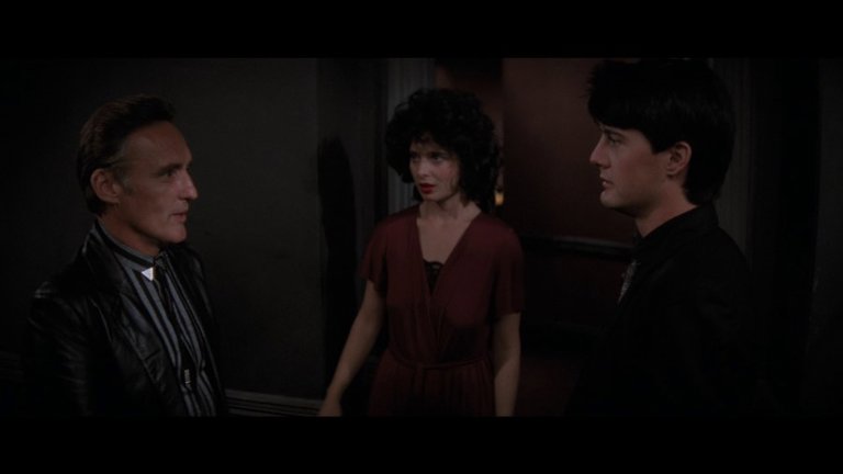 Screen capture from Blue Velvet