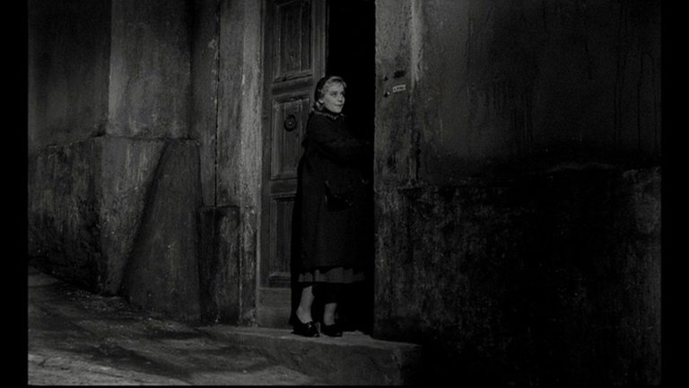 Screen capture from Le notti bianche