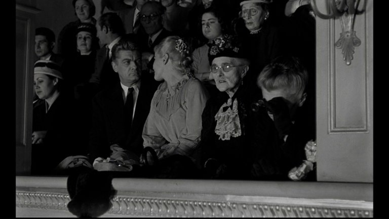 Screen capture from Le notti bianche