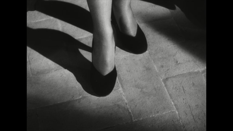 Screen capture from Él
