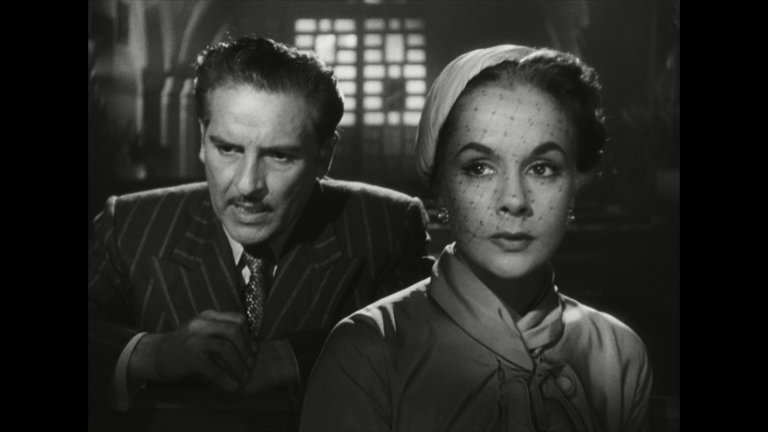 Screen capture from Él